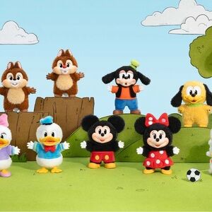 AUTHENTIC: Mickey Family Cute Together Keychain Series Figures